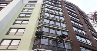 Установка крыши на балкон Орск цена от 1049 руб. м/2.